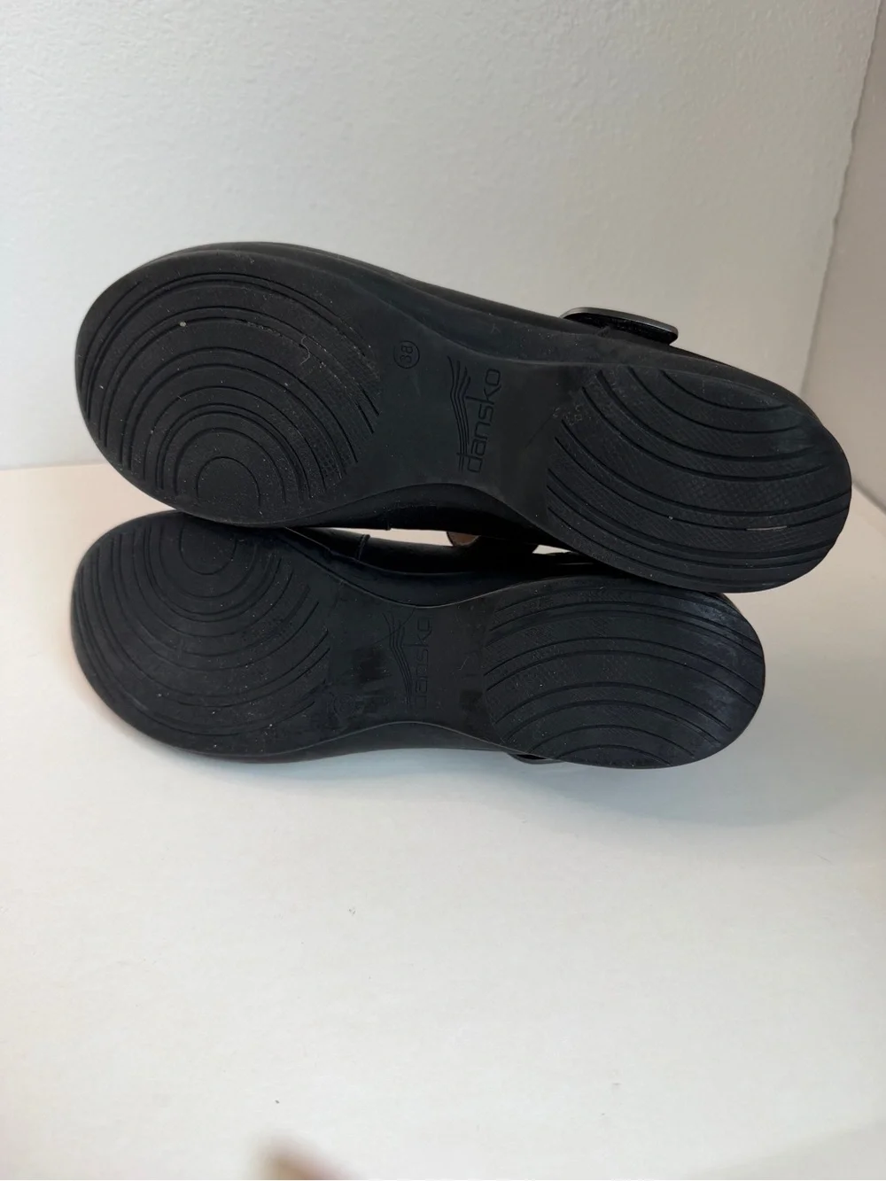 Dansko Women's Black Leather Mary Jane Flats Size 38 (7.5)